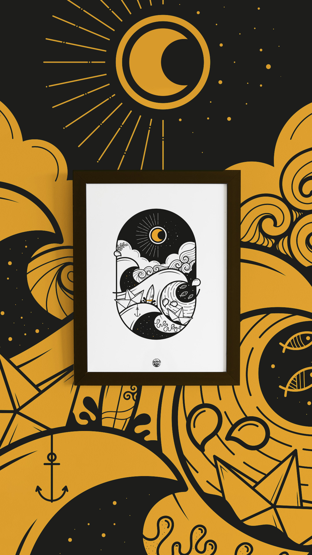 Affiche encadrée de l’illustration Lune & Soleil de Mad BZH, dans des tons noir, blanc et ocre.