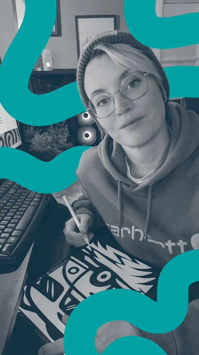 Graphiste et illustratrice freelance dessinant une illustration sur tablette graphique