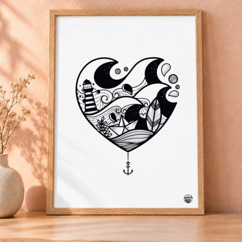 Affiche Cœur marin breton MAD BZH avec phare, vagues, bateau en papier et ancre, présentée dans un cadre en bois